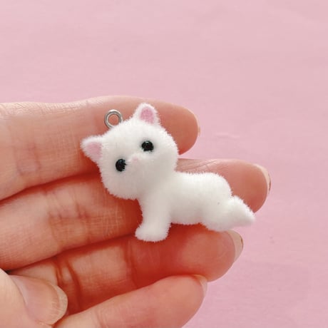 猫 チャーム  ハイハイ １個 ☆ ハンドメイド☆パーツ☆素材☆キッズアクセサリー☆かわいい☆ゆめかわいい☆パステル☆