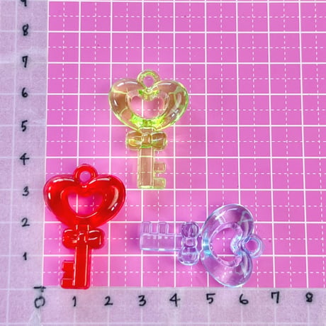 クリア カギチャーム 8個 かぎ 鍵 ☆ハンドメイド☆パーツ☆素材☆キッズアクセサリー☆かわいい☆ゆめかわいい☆パステル☆