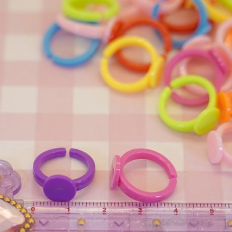 カラフル キッズリング 15個 ☆ハンドメイド☆パーツ☆素材☆キッズアクセサリー☆かわいい☆ゆめかわいい☆パステル☆ファンシーぷらんたん
