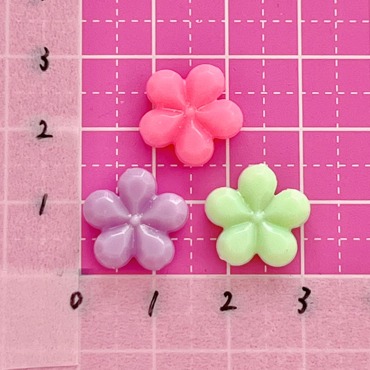 (No.35c) パール調ビーズ入り ミニミニ カラフル 小花 No.35c) パール調ビーズ入り ミニミニ カラフル 小花 - メルカリ