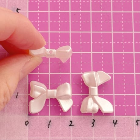 ミニ パール リボン結び ビーズ クロス 10個  ☆ハンドメイド☆パーツ☆素材☆ビーズ☆かわいい☆ビーズキーホルダー☆ビーズアクセサリー