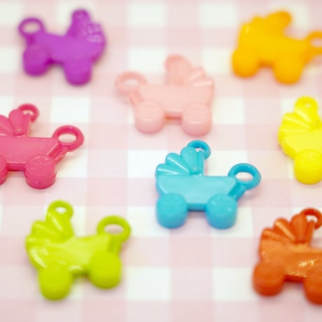 カラフル ベビーカー チャーム 10個 ☆ハンドメイド☆パーツ☆素材☆キッズアクセサリー☆かわいい☆ゆめかわいい☆パステル☆ファンシーぷらんたん