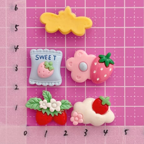 いちご sweet ミックス ５個 デコパーツ ☆ ハンドメイド☆ハンドメイドパーツ☆かわいい☆デコ☆デコパーツ ☆ホイップデコ☆ ヘアピン☆ ヘアゴム