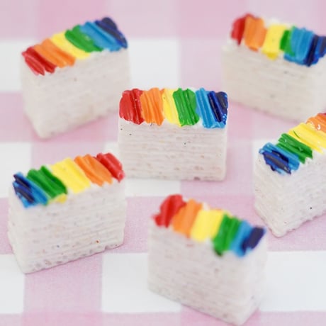 レインボー　スクエアケーキ デコパーツ 6個☆ハンドメイド☆パーツ☆素材☆キッズアクセサリー☆かわいい☆ゆめかわいい☆パステル