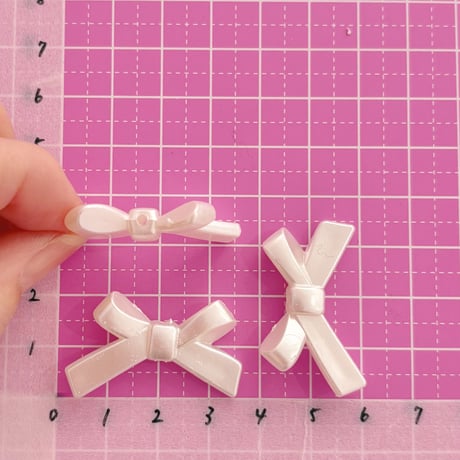 パール 細リボン結び ビーズ  8個  ☆ハンドメイド☆パーツ☆素材☆ビーズ☆かわいい☆ビーズキーホルダー☆ビーズアクセサリー