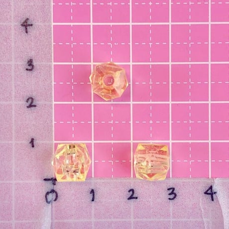 キューブカット ビーズ 黄色 30個 ☆ハンドメイド☆パーツ☆素材☆キッズアクセサリー☆かわいい☆ゆめかわいい☆パステル☆