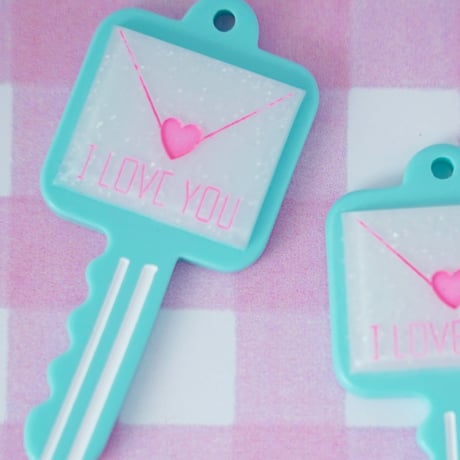 ラブレターカギチャーム 4個 水色  ☆ハンドメイド☆パーツ☆素材☆キッズアクセサリー☆かわいい☆ゆめかわいい☆パステル☆ファンシーぷらんたん