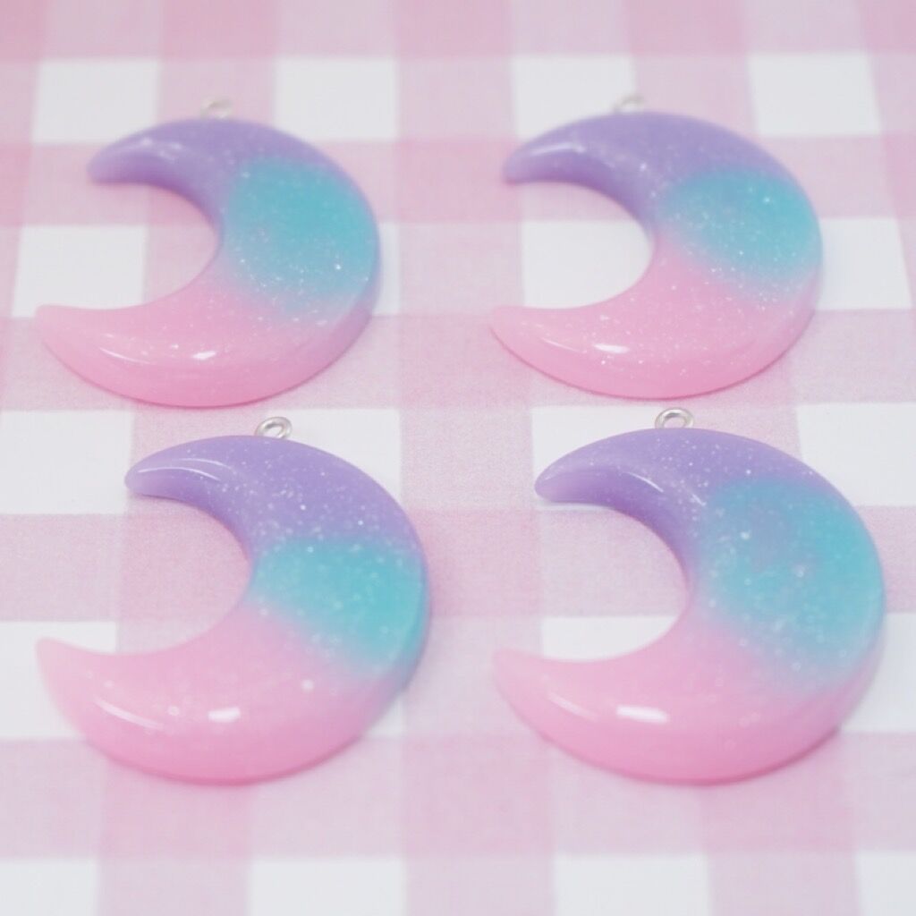 BIC ゆめかわ お月さまチャーム 4個 ☆ハンドメイド☆パーツ☆素材