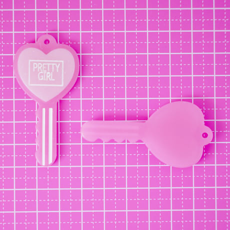 ハート カギチャーム ピンク 4個 ☆ハンドメイド☆パーツ☆素材☆キッズアクセサリー☆かわいい☆ゆめかわいい☆パステル☆ファンシーぷらんたん