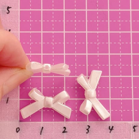 ミニ パール 細リボン結び ビーズ  10個  ☆ハンドメイド☆パーツ☆素材☆ビーズ☆かわいい☆ビーズキーホルダー☆ビーズアクセサリー