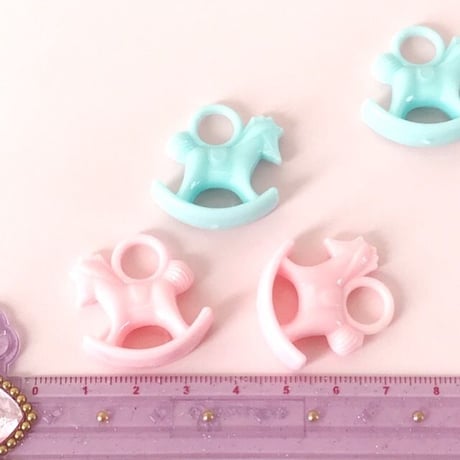 パステル木馬チャーム 6個☆ハンドメイド☆パーツ☆素材☆キッズアクセサリー☆かわいい☆ゆめかわいい☆パステル