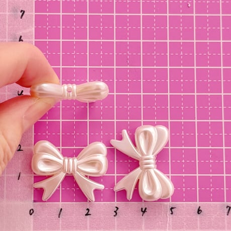 パール リボン結び ビーズ  8個  ☆ハンドメイド☆パーツ☆素材☆ビーズ☆かわいい☆ビーズキーホルダー☆ビーズアクセサリー