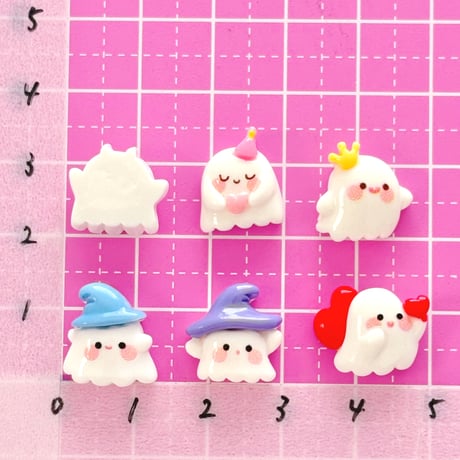 ミニ おばけちゃん 6個 デコパーツ ☆ ハンドメイド☆パーツ☆素材☆キッズアクセサリー☆かわいい☆ゆめかわいい☆パステル☆