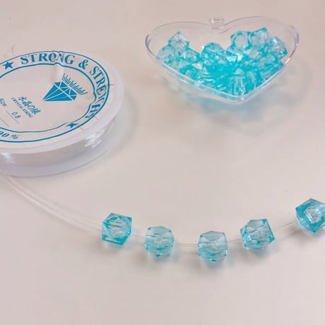 キューブカット ビーズ 水色 30個 ☆ハンドメイド☆パーツ☆素材☆キッズアクセサリー☆かわいい☆ゆめかわいい☆パステル☆