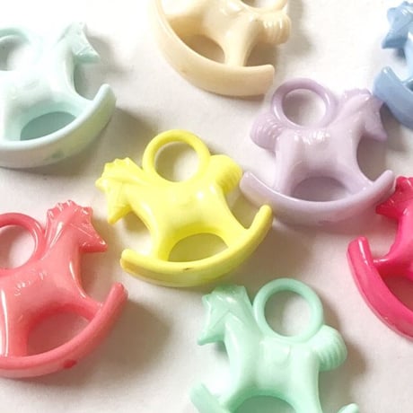 パステル カラフル 木馬 チャーム 10個☆ハンドメイド☆パーツ☆素材☆キッズアクセサリー☆かわいい☆ゆめかわいい☆パステル☆