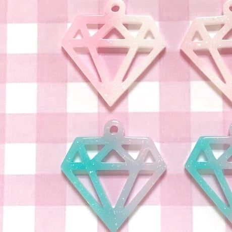 ゆめかわ☆ダイヤモンド チャーム 4個☆ハンドメイド☆パーツ☆素材☆キッズアクセサリー☆かわいい☆ゆめかわいい☆パステル☆