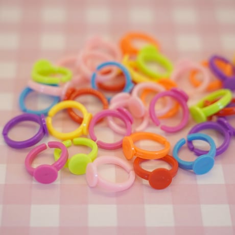 カラフル キッズリング 15個 ☆ハンドメイド☆パーツ☆素材☆キッズアクセサリー☆かわいい☆ゆめかわいい☆パステル☆ファンシーぷらんたん