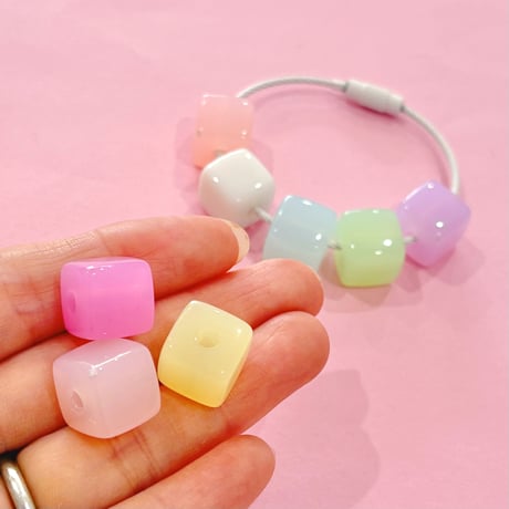 大穴ビーズ  キューブ ８個☆カスタムボールペン☆ハンドメイド☆パーツ☆素材☆キッズアクセサリー☆かわいい☆ゆめかわいい☆パステル☆