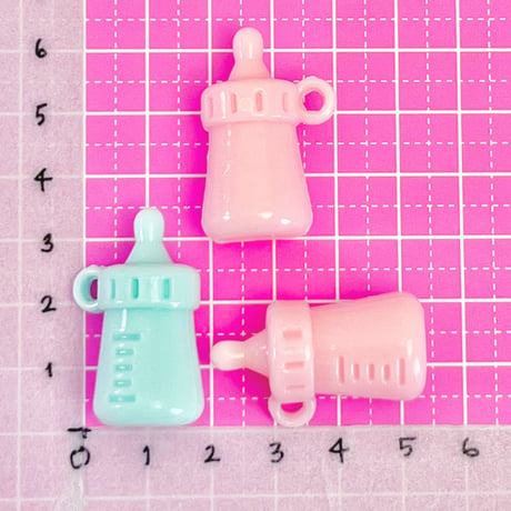 ベビー ミルクボトル チャーム 4個 ☆ハンドメイド☆パーツ☆素材☆キッズアクセサリー☆かわいい☆ゆめかわいい☆パステル
