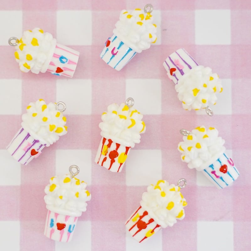ハンドメイド　メリーボンボン　マスコットチャーム❣️ ˏˋ 🍭colorful BON BON🍬ˎˊ˗ つけるだけで楽しくなっちゃうよう