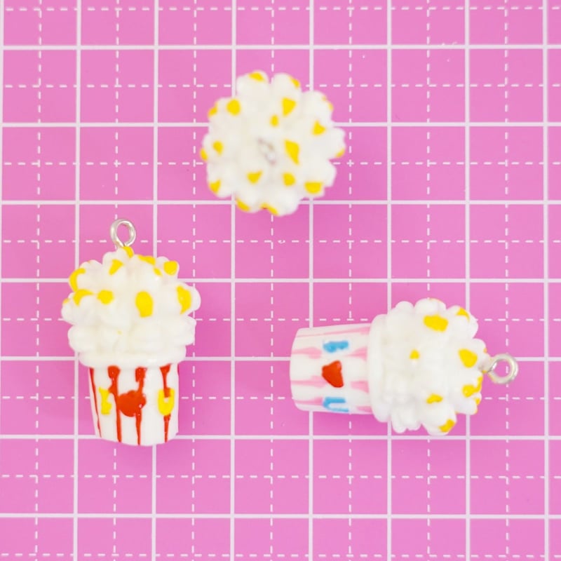 立体 ポップコーン チャーム 8個 ☆ハンドメイド☆パーツ☆素材