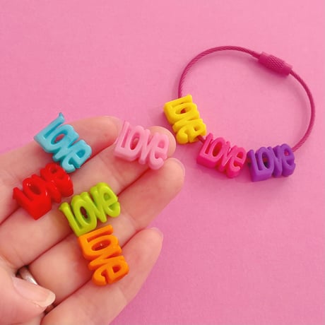 大穴ビーズ カラフル ＬＯＶＥ 8個 ビーズ ☆カスタムボールペン☆ハンドメイド☆パーツ☆素材☆キッズアクセサリー☆かわいい☆ゆめかわいい☆パステル☆