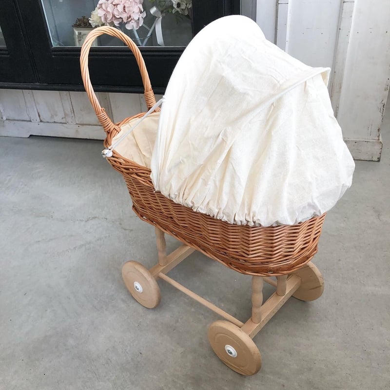 Egmont Toys(エグモント・トイズ)お人形用 柳の乳母車 | MARBLE & Co.