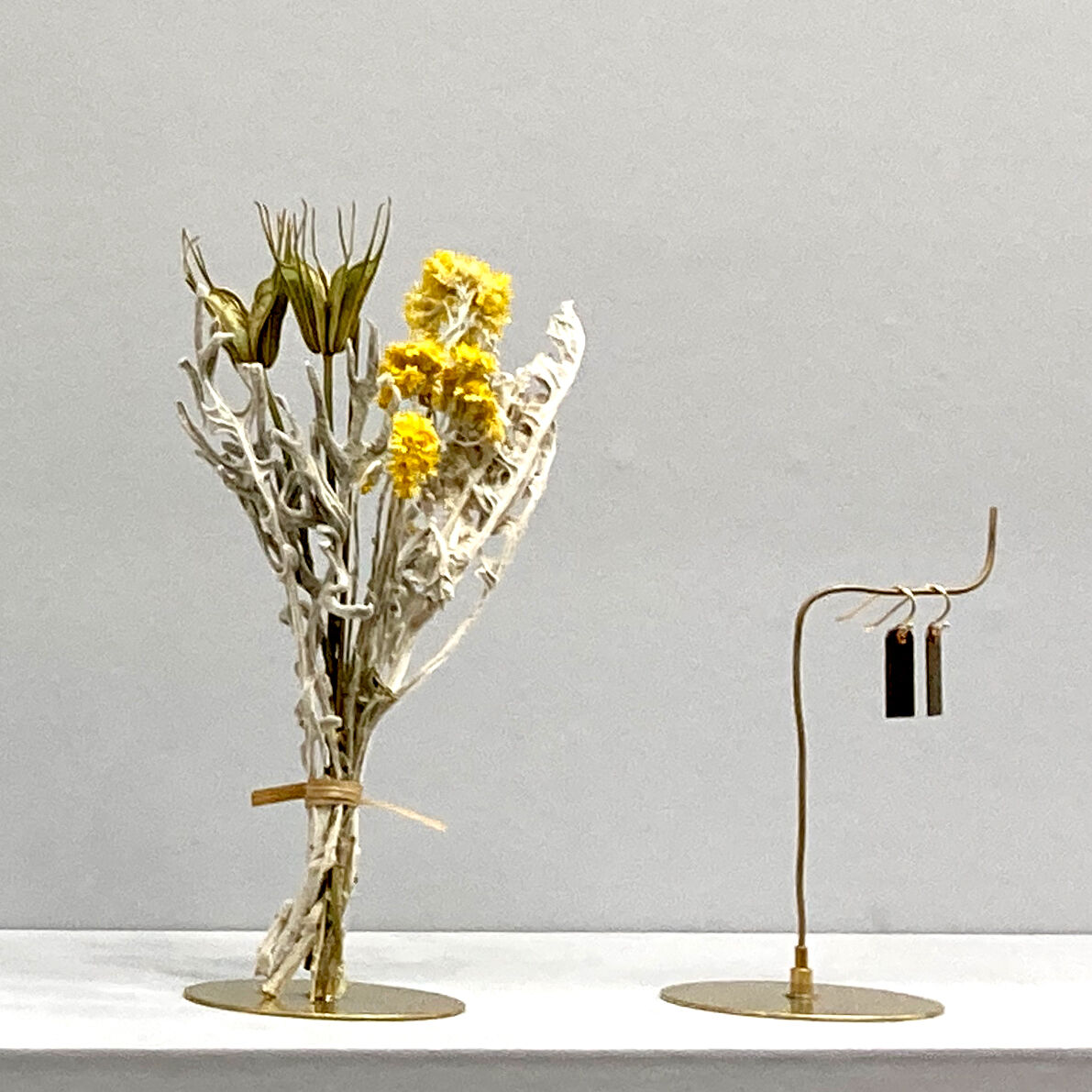 BRASS WIRE STAND M | PICUS
