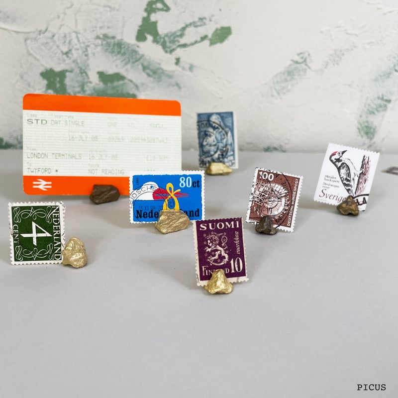 BRASS STONE CARD STAND | PICUS