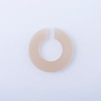 眼鏡素材から生まれたアクセサリー Sur/ear cuff  SR-EC02 beige / イヤーカフ Lサイズ ベージュ (片売り)