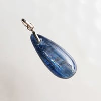 【ヒマラヤの青い石】カイヤナイトヒーリングペンダント No.22（860-20-22）