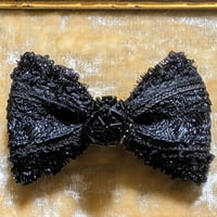 帽子ブレードのクラシカルブローチ　黒3