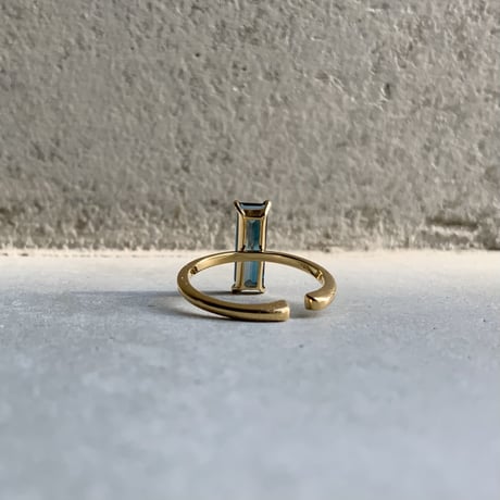 ロンドンブルートパーズのリングカフ