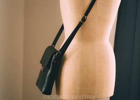一点限り《CARLO》Flap Shoulder Bag Black Small le091