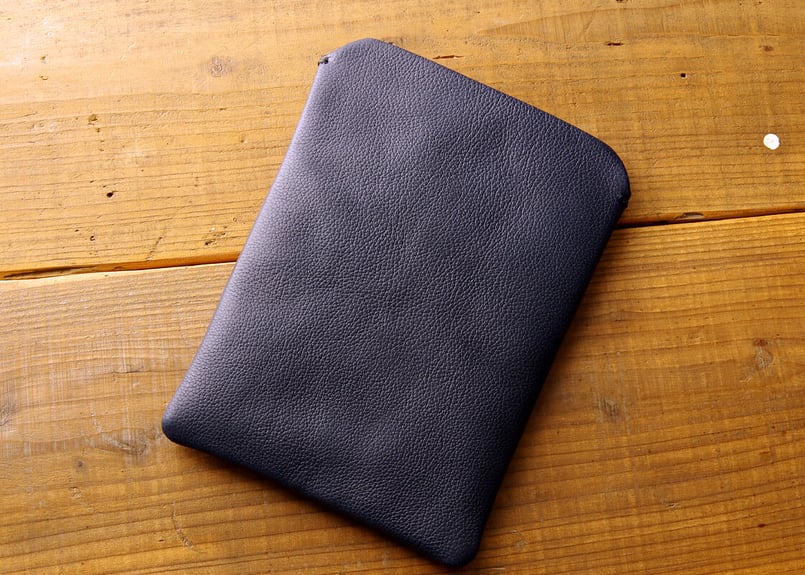 iPad pro 10.5 レザースリーブケース ミッドナイトブルー 格安だけれど必要十分。10.5インチ iPad Pro用のスリーブケース