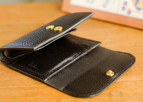 一点限り《GRATIA》Trifold Middle Wallet　Black LE105