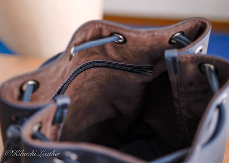 《WATERPROOF LEATHER》巾着カメラポーチ　Sサイズ　ブラック