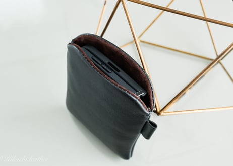一点仕立て《WATERPROOF LEATHER》本革レザースリーブケース for iPhone Duo（iPhone Duo対応）スマホケース　ブラック LE061