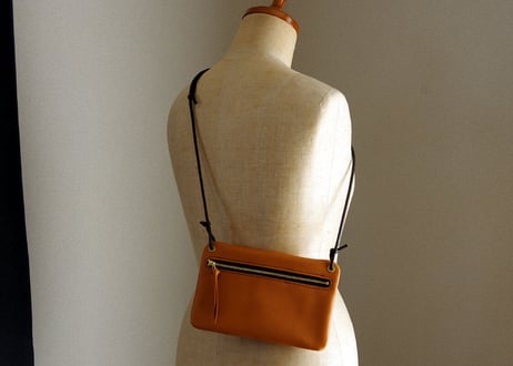 《LIONA》フラットレザーサコッシュ《5colors》