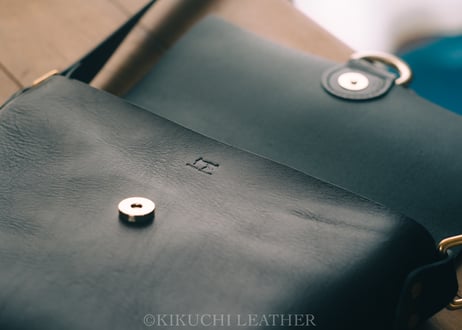 一点限り《CARLO》Flap Shoulder Bag Black Regular　le092
