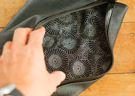 《WATERPROOF LEATHER》ジップポーチ ブラック