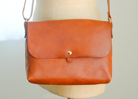 一点限り《GINO》Flap Shoulder Bag ブラウン　le086