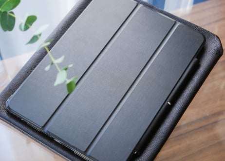 《LIONA》iPad 10.9インチ レザースリーブケース《5colors》
