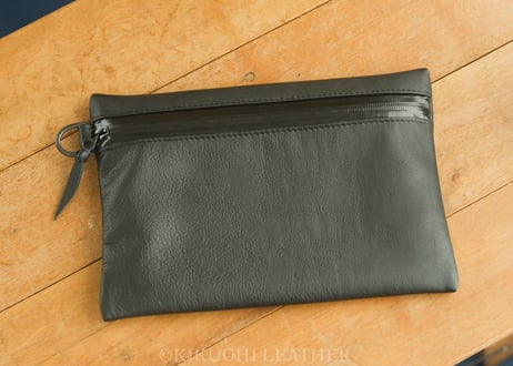 《WATERPROOF LEATHER》ジップポーチ ブラック
