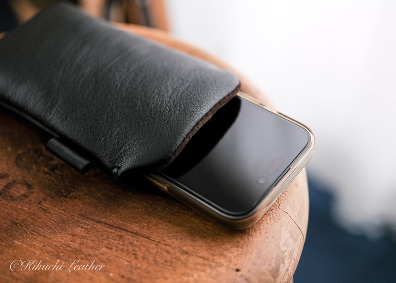 WATERPROOF LEATHER》本革レザースリーブケース Regular iPhone