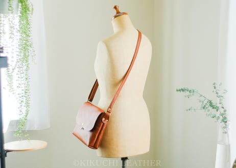 一点限り《GINO》Flap Shoulder Bag ブラウン　le086