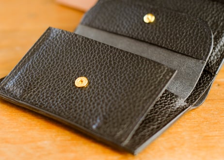 一点限り《GRATIA》Trifold Middle Wallet　Black LE105