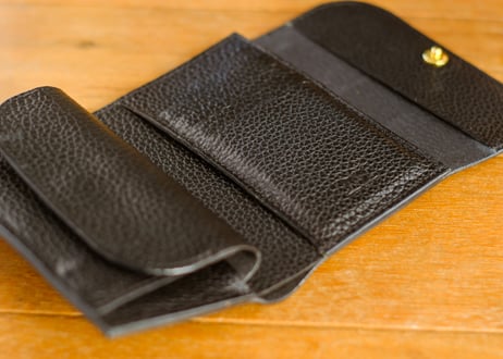 一点限り《GRATIA》Trifold Middle Wallet　Black LE105