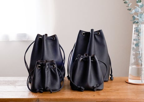 《WATERPROOF LEATHER》巾着カメラポーチ　Sサイズ　ブラック