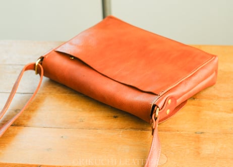 一点限り《GINO》Flap Shoulder Bag ブラウン　le086